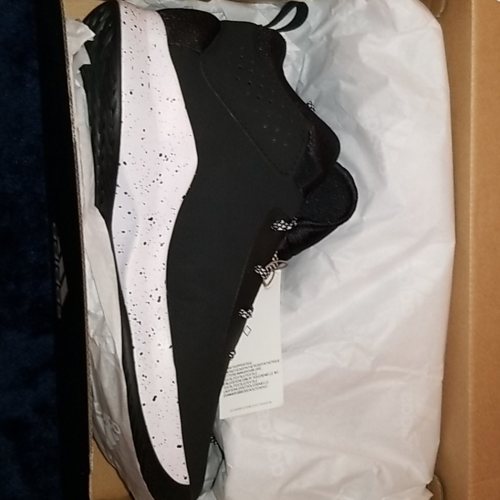 Boy kid shoes wide 6 1/2